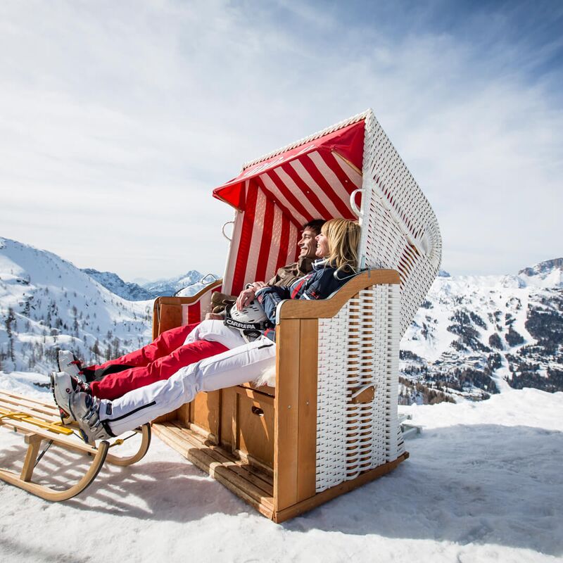 Sunny skiing at Nassfeld in Carinthia