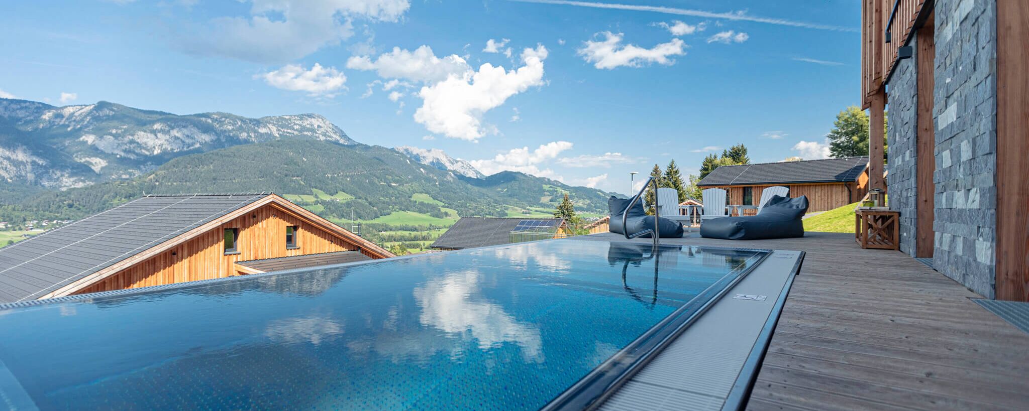 Ferienhaus mit Pool mit Blick auf Dachstein