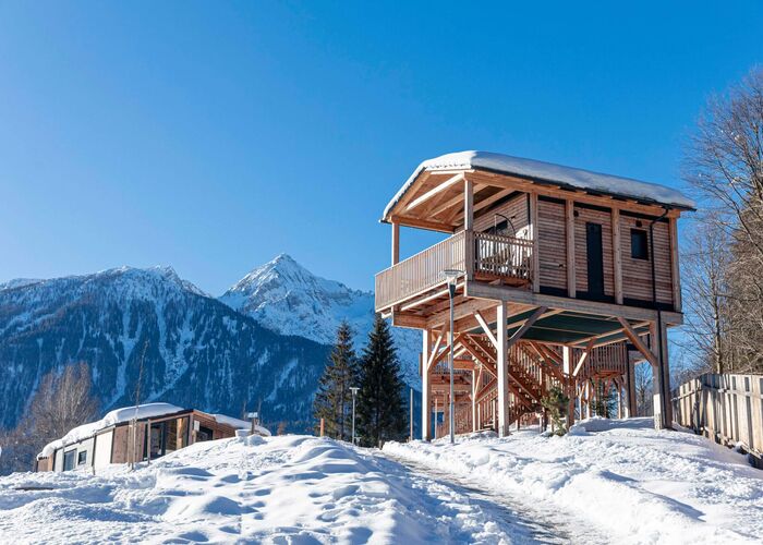 Chalets und Glamping Nassfeld   Baumhaus im Winter