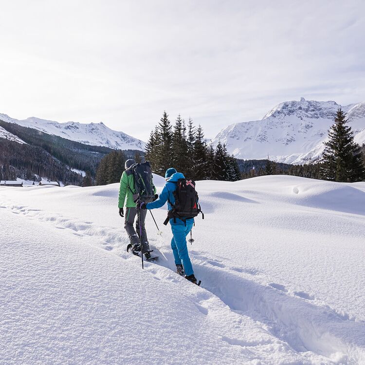 Snowshoe hike in the Rauris Valley with a view of the Sonnblick.
