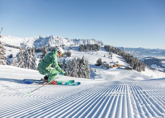 skifahrerin vor der hohen salve skiwelt wilder kaiser brixental%C2%A9mirjageh%20Brixental frq1hkd5jhmfccv