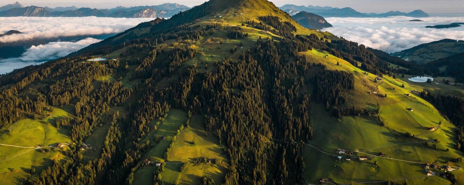 Die Hohe Salve, ein markanter Aussichtsberg in den Kitzbüheler Alpen mit weitem Panorama.