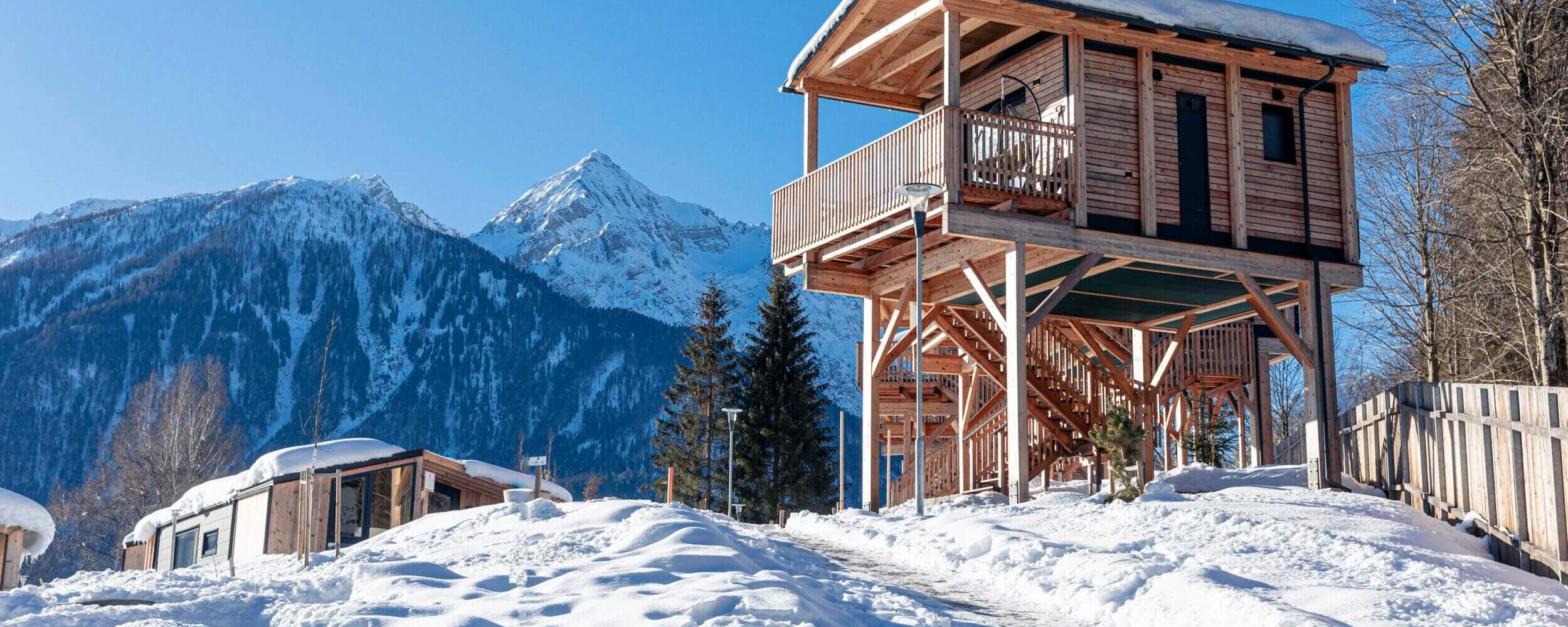 Chalets und Glamping Nassfeld   Baumhaus im Winter