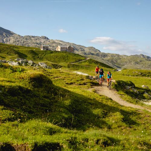 e bike tour heilbronner langsee c stefan kothner montafon tourismus 1 gjrvweytj8k0r3s