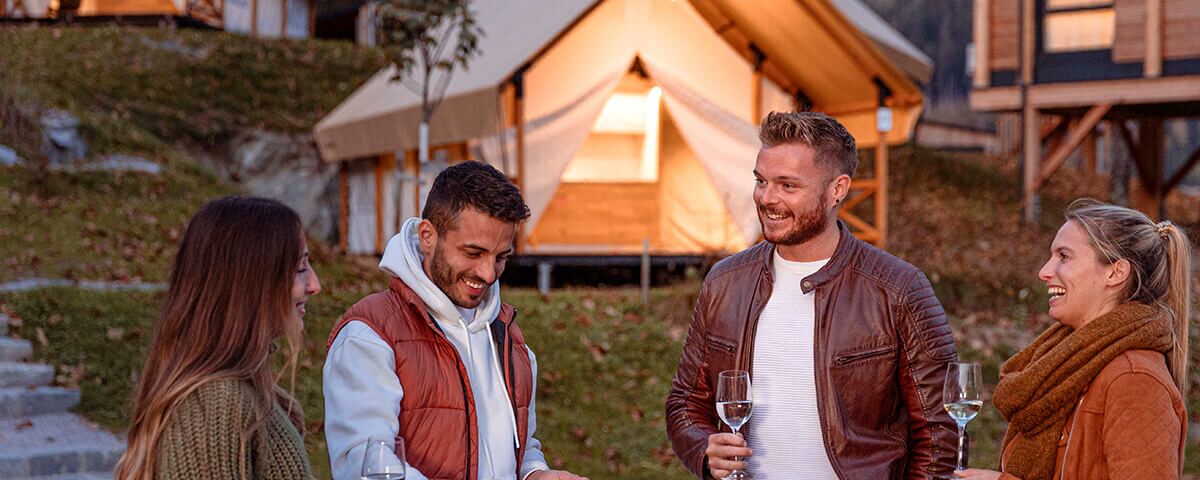 glamping freunde herbst n0dw12hx3hjmqdb