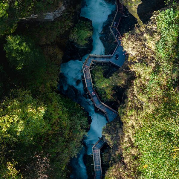 View from above of the Sigmund Thun Gorge with roaring water and wooden walkways.