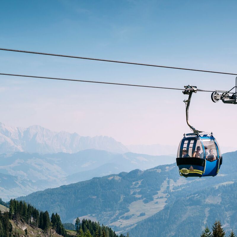 Rauriser Hochalmbahn vor dem Hochkönig Massiv.
