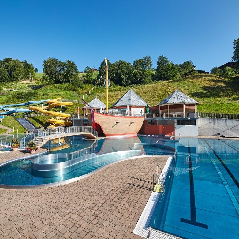 outdoor pool in Saalbach (c) saalbach.com
