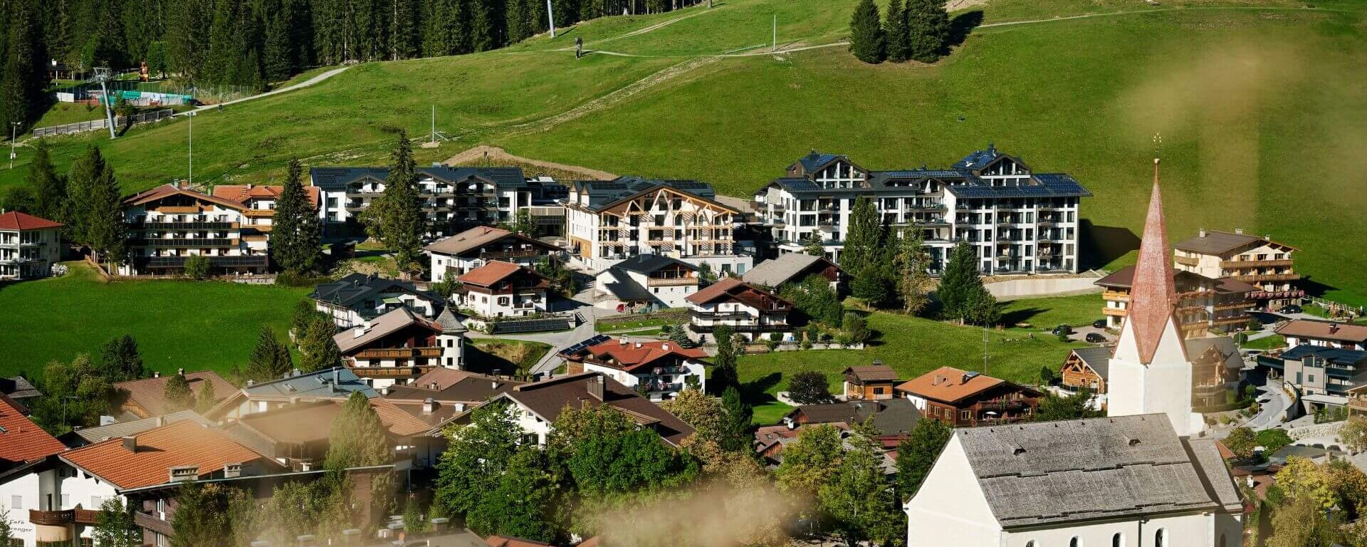 View of Berwang with Bergresort Berwanger Hof against the mountain backdrop