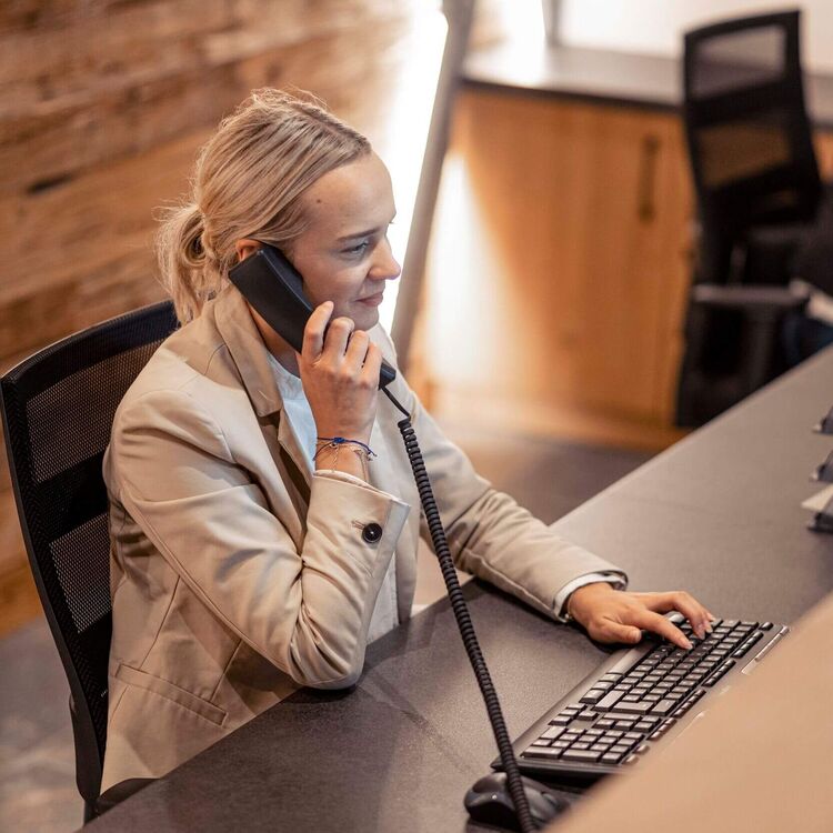 Receptionist at ALPS RESORTS during a phone call.