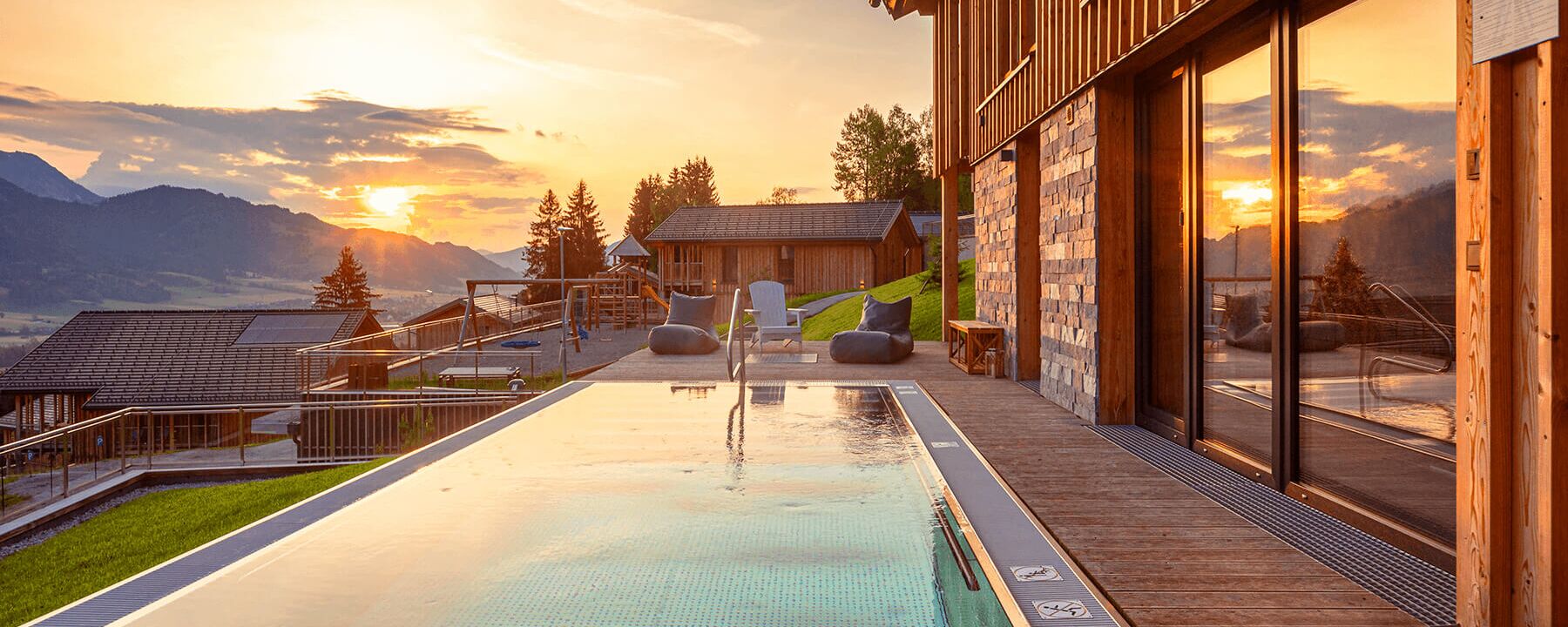 Perfect view from the pool of a chalet into the mountains
