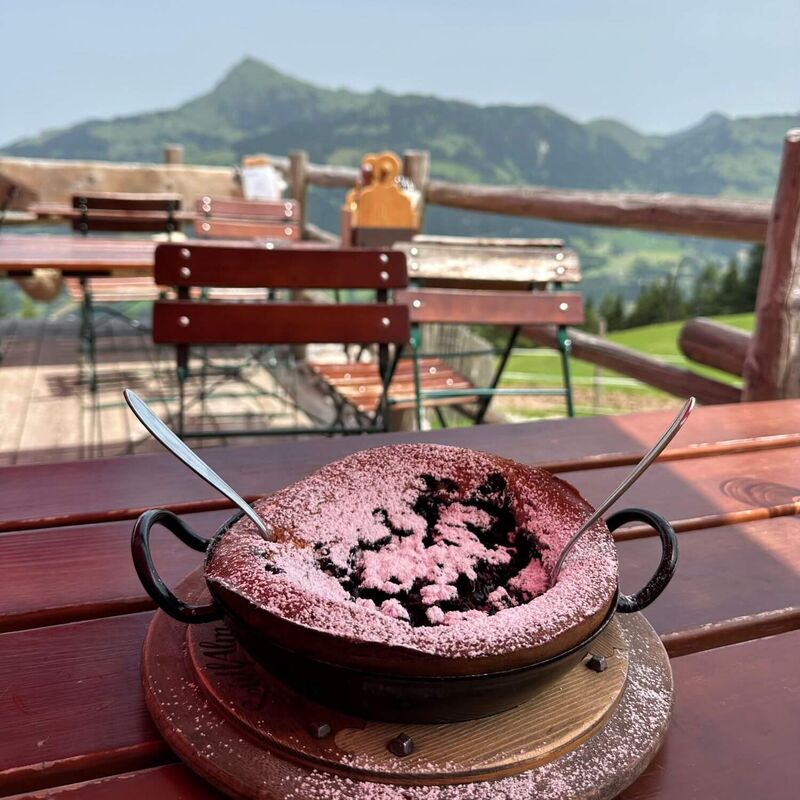 Kaiserschmarrn auf der Seidlalm an der Streif-Abfahrt im Sommer