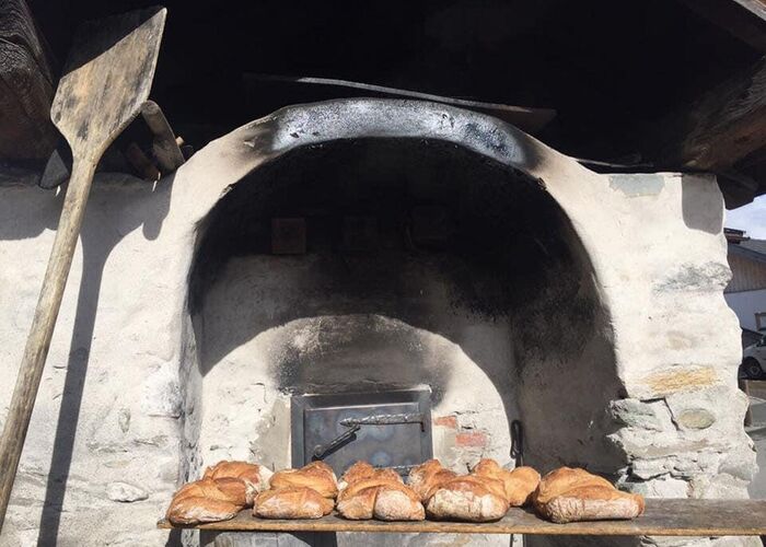 brot im holzstaffel c zell am see kaprun tourismus gugglberger 3d0jsbpdgrrysks