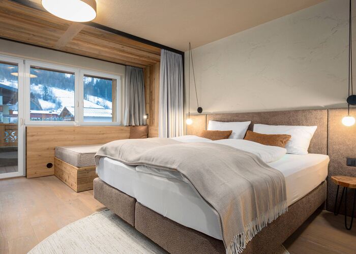 Double bed at Carpe Solem Kaprun with mountain views