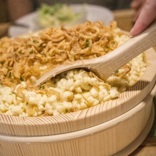 Montafoner Keesknöpfli mit geröstetem Zwiebel und Schnittlauch