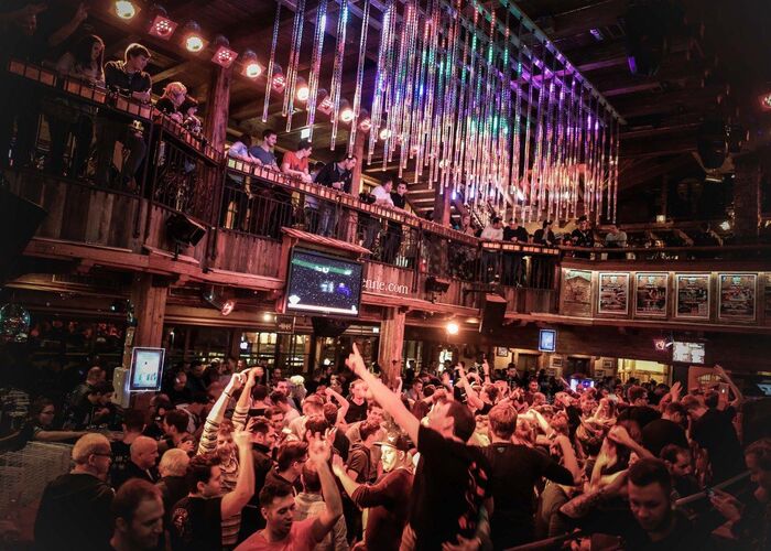 tanzflaeche c pressefoto scharinger 19ssvj21d8kar28