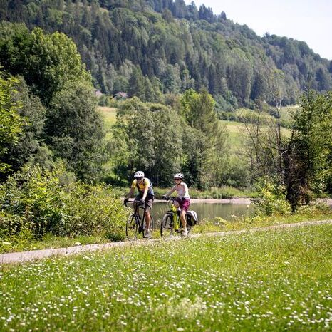 2 People in the nature at the Mur cycle path in Styria