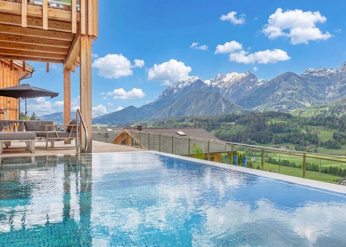 Holiday home with private pool and large terrace overlooking the mountains.
