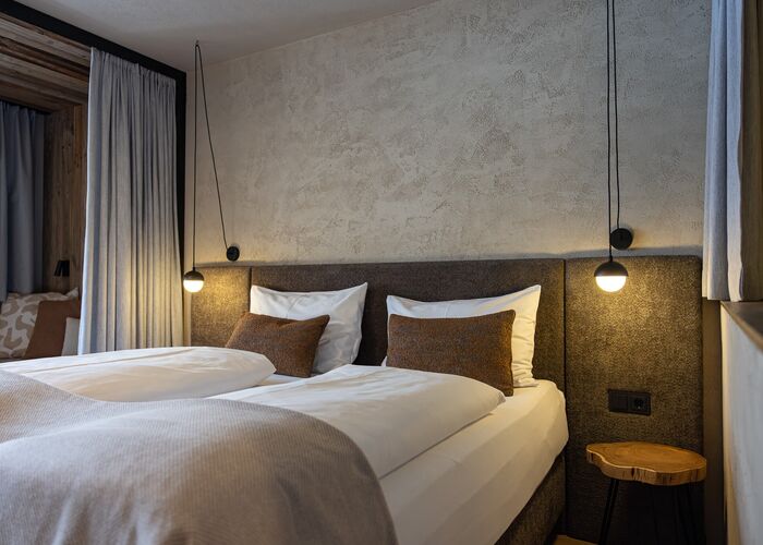 Slaapkamer in Carpe Solem Kaprun met een comfortabel bed en hoogwaardige inrichting.