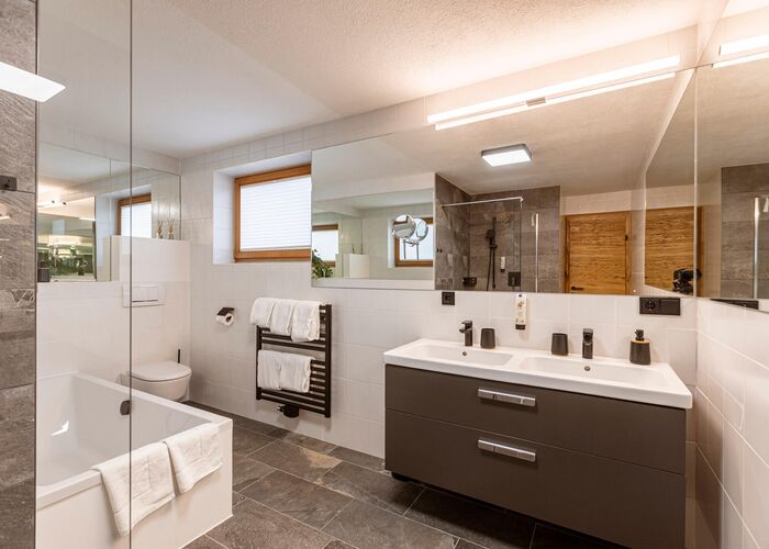 Badkamer   Zugspitz Suites Lermoos