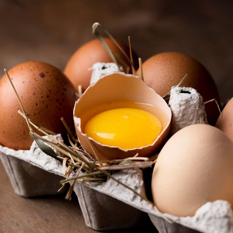 Frische Hühnereier als Grundzutat für klassischen Kaiserschmarrn