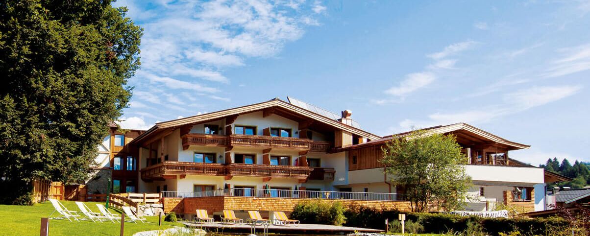 Dorfresort Kitzbühel   Außenansicht im Sommer