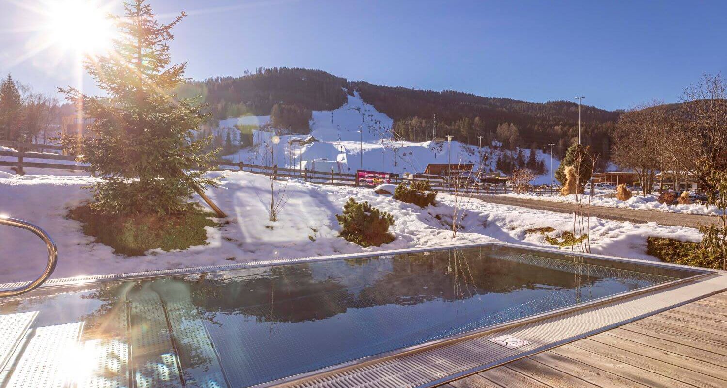 Private pool with a view of the nearby Kreischberg piste