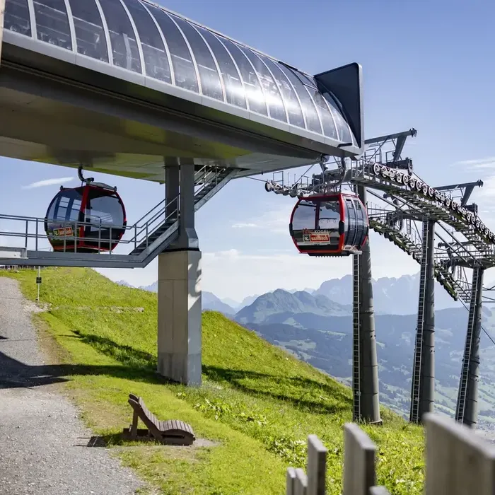 12 seater gondola in Saalbach at the mountain station