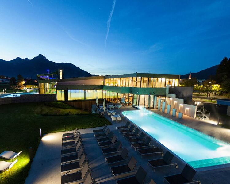 Exterior view of Therme Ehrenberg at dusk