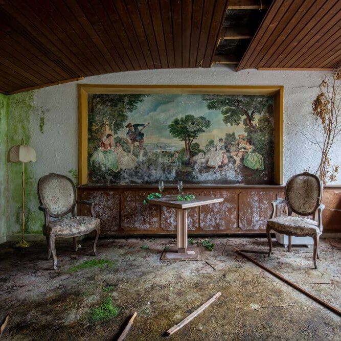 Old lounge with wall mural and antique chairs in the former Berwanger Hof