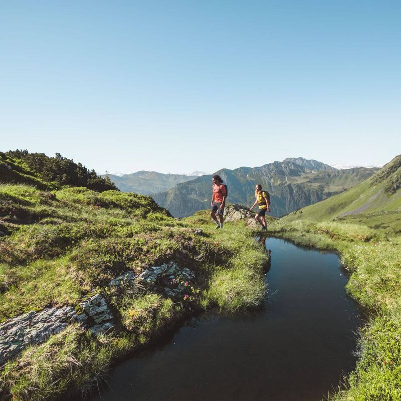 Hiking in Saalbach © Mia Knoll