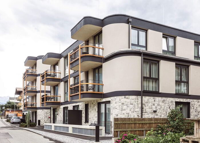 Außenansicht im Sommer   Zillertal Suites Fügen by ALPS RESORTS