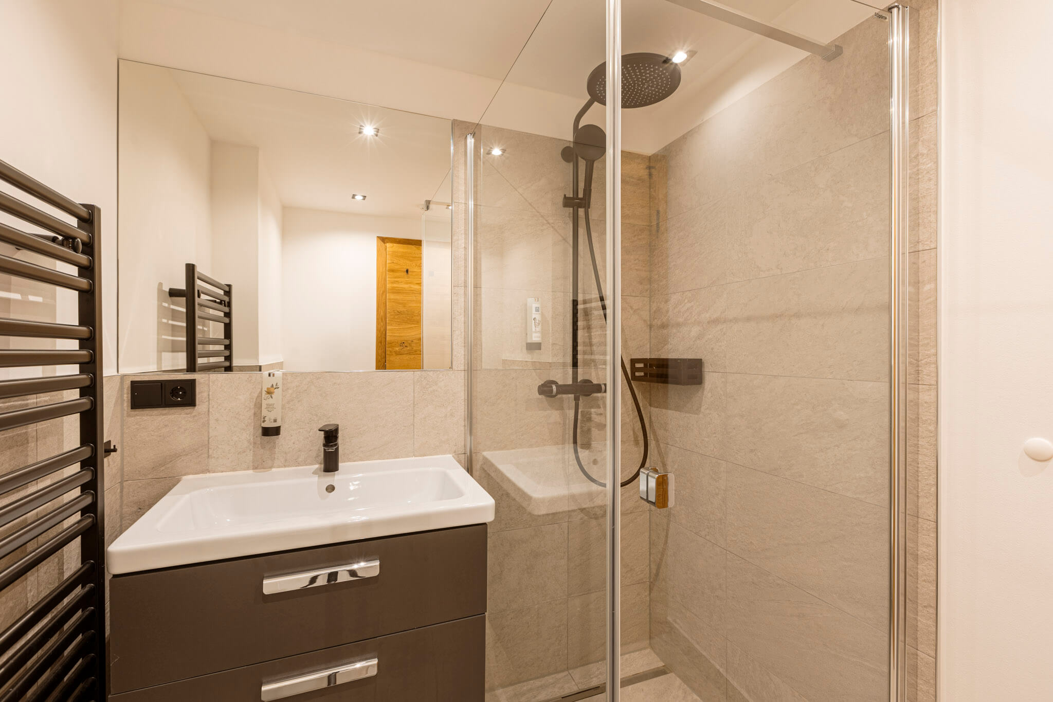 Bathroom Zugspitz Suites Lermoos