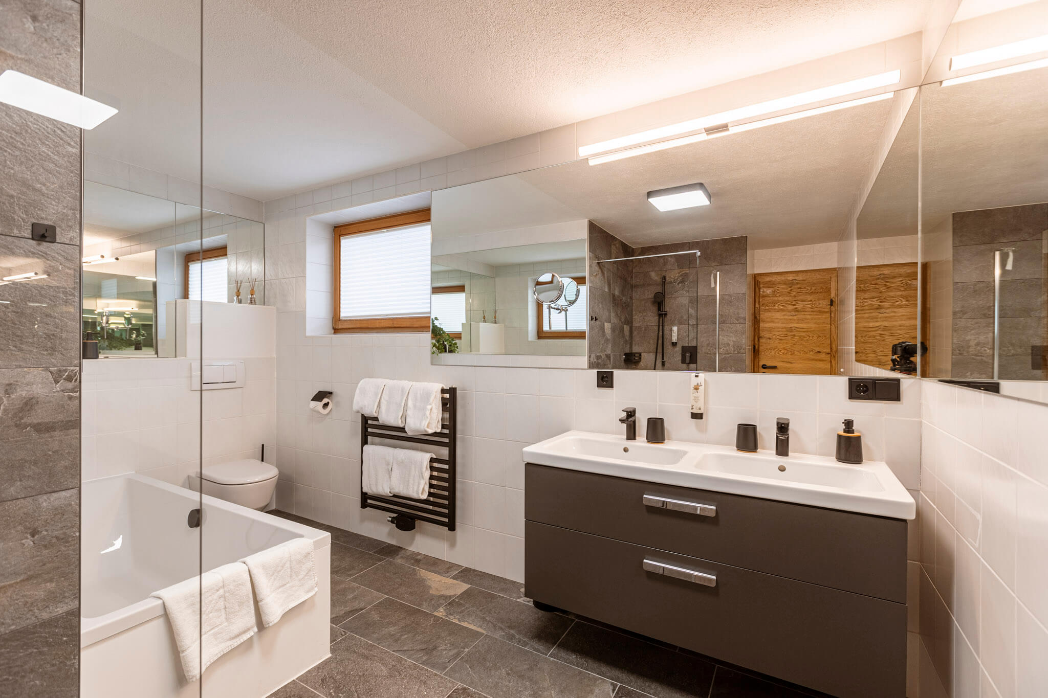 Bathroom - Zugspitz Suites Lermoos